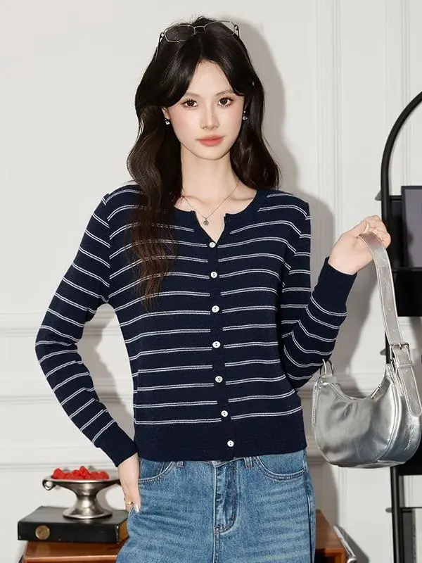 Schicke, einzigartige, gestreifte V-Ne Long Sve Strickjacke, Herbst 2025, Neuankömmling, Basisschicht-Top-Mantel für Männer und Frauen