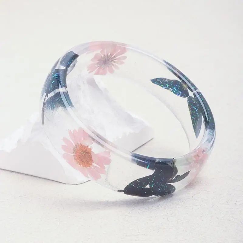 Stylish Floral Resin Bracelet Handmade Lightweight Fashionable Dried Flower Wrist Accessory For Daily Wear C71A