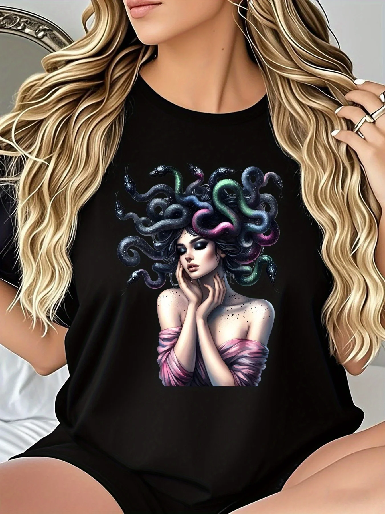 

Женская футболка с коротким рукавом Medusa Snake Hair Темный стиль Графический принт с круглым вырезом Повседневный повседневный топ на лето и весну