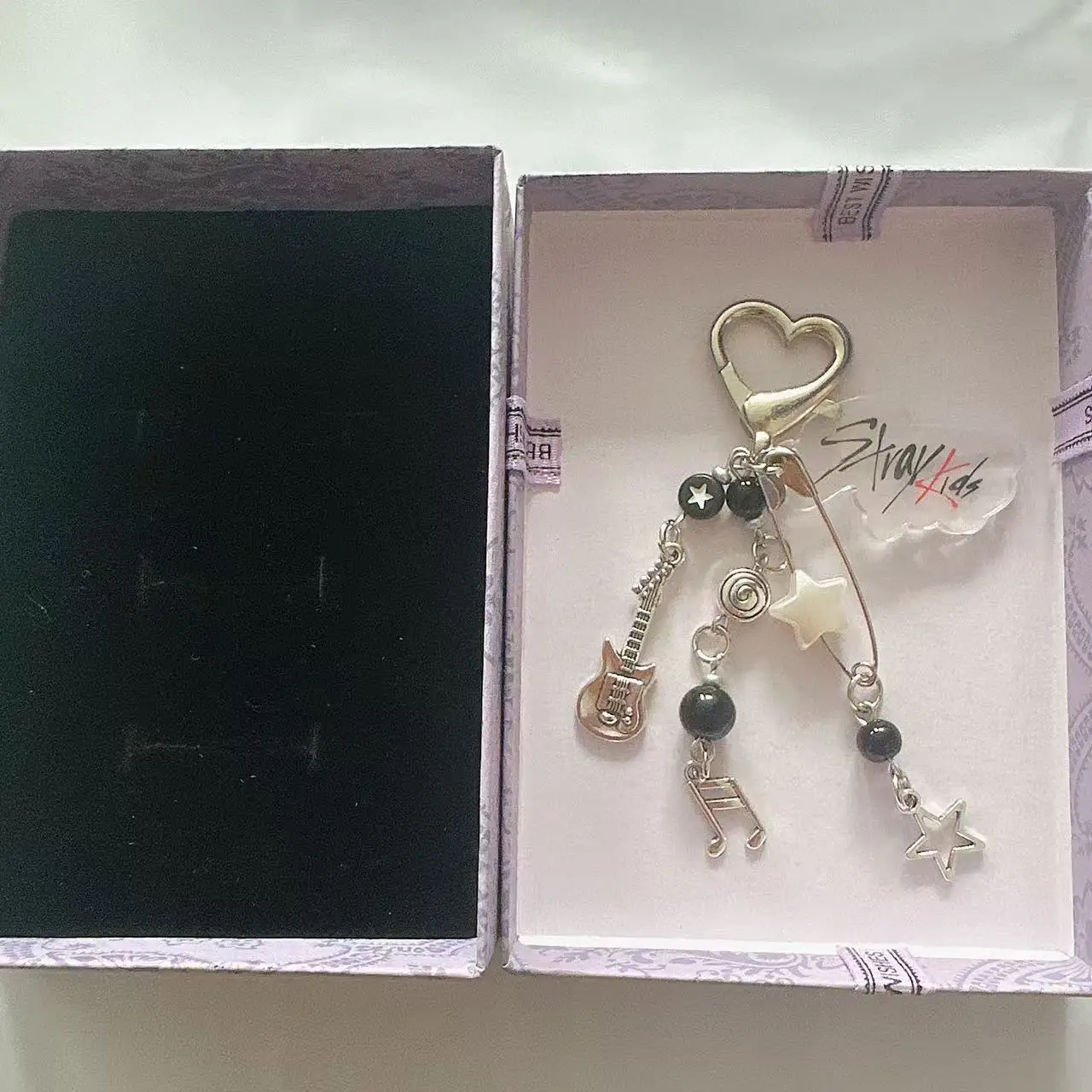 Llavero Kpop SKZOO de Stray Kids (Grupo Coreano) con Cierre de Corazón, Guitarra, Nota Musical y Estrella, Colgante para Bolso, Joyería de Moda, Regalo para Fans