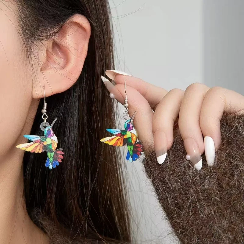 

Sweet European Style Fashionable Colorful Metal Earrings for Women with Acrylic Bird Pendant Daily Accessory Jewelry