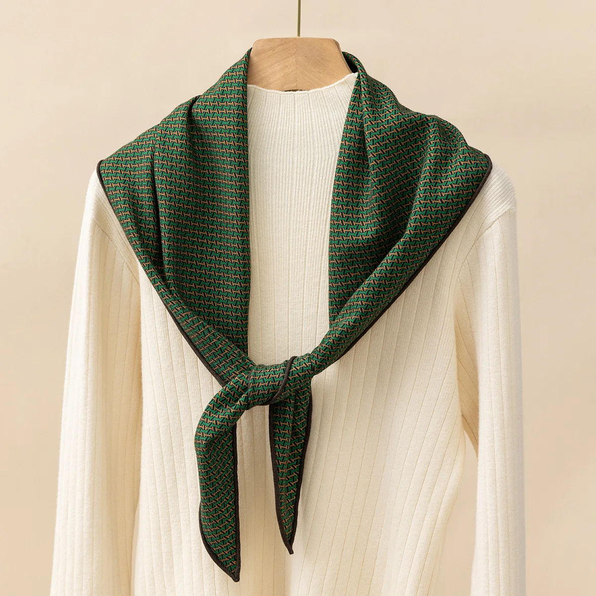 

Rhombus Shape 30Silk 70Wool Scarf Top Quality Neck Shawls Rollerd Edges Shawls Winter Luxury Scarves Mother Lover Gift