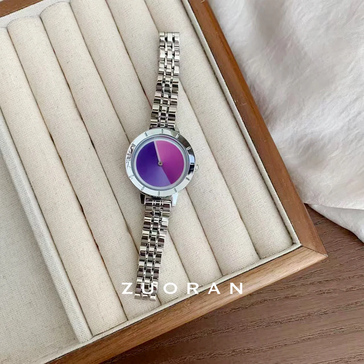 

New exquisite women's watch, gradient purple, sophisticated, light luxury, fashionable and casual quartz watch.