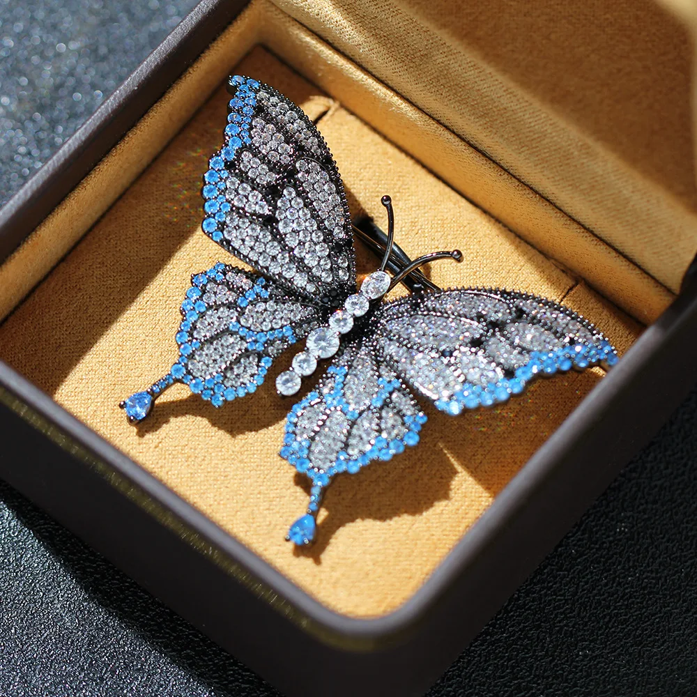 

Новая высококачественная роскошная брошь с синей бабочкой, ниша и высококачественный дизайн, аксессуары с микроинкрустацией цирконом и насекомыми, булавка, праздничный подарок