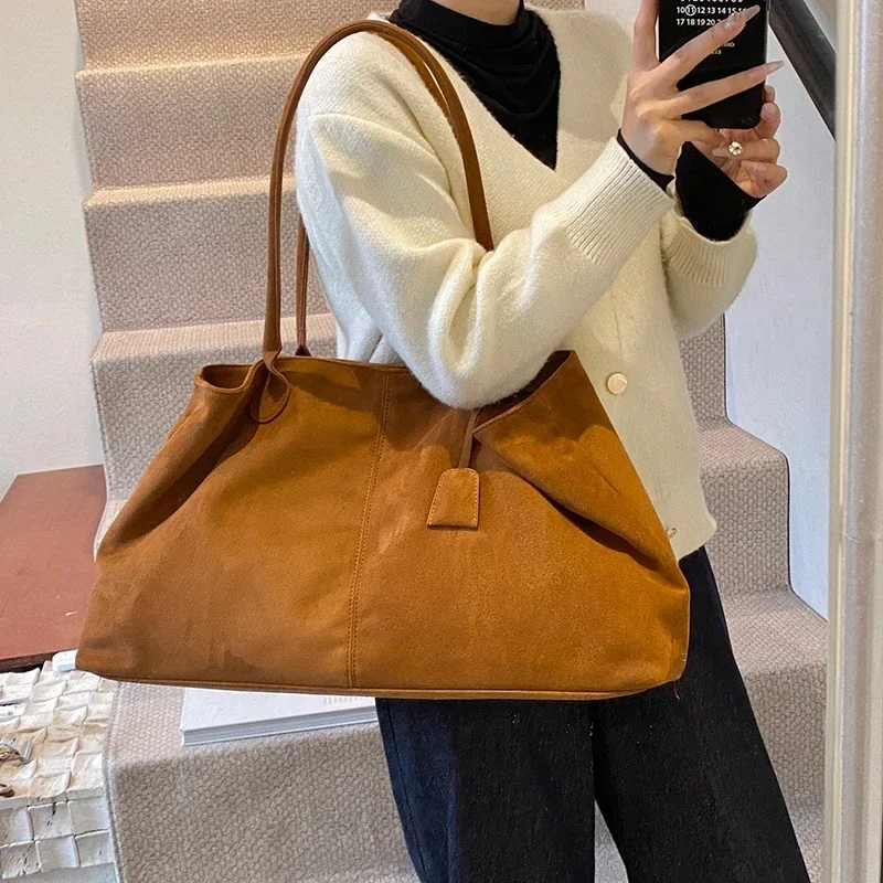 

Fashion Solid Velvet Zipper Product Large Tote Bags 2025 New Large Capacity Popular Shoulder Bag Soft Simple Commuter Handbag