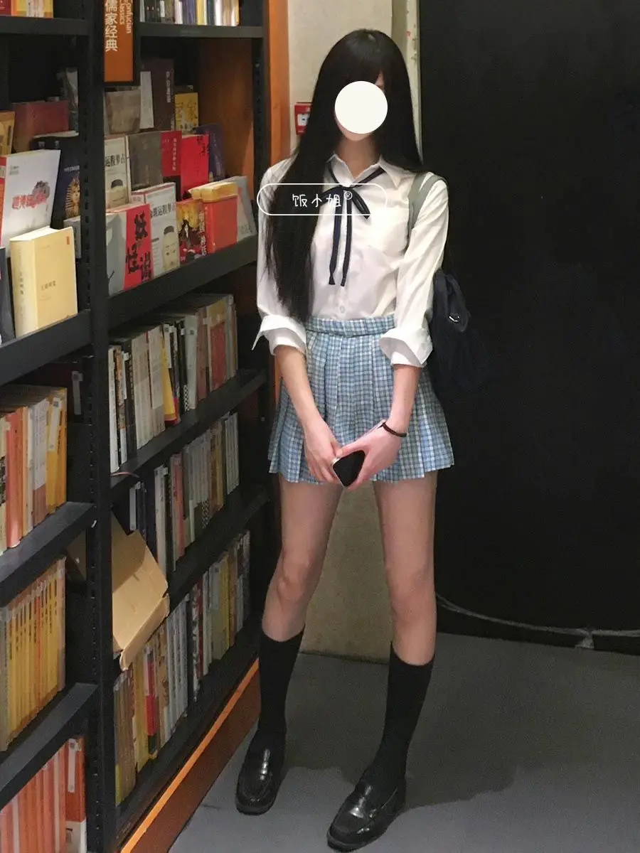 Letnia, czysta biel, koszula w stylu JK, dopasowana w talii, wyszczuplająca sylwetkę, damska, japoński styl preppy, krótkie rękawy, JJ252