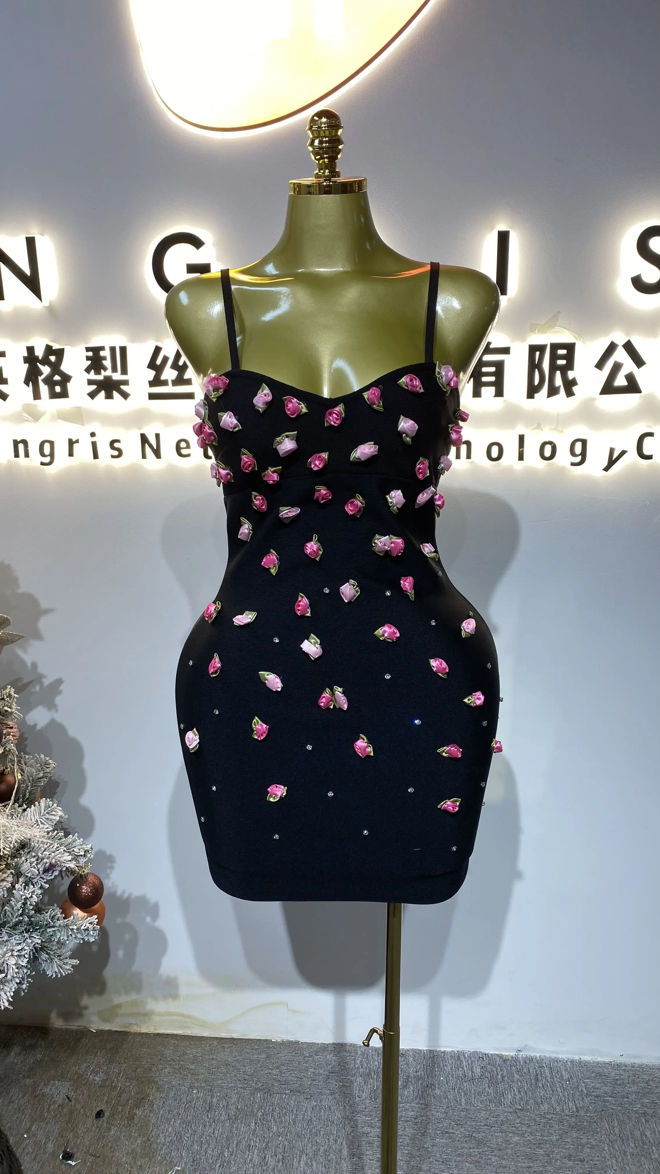 New summer pink floral backless evening gown, fitted black short bandage dress, fashionable and luxurious party dress.-GZXX370