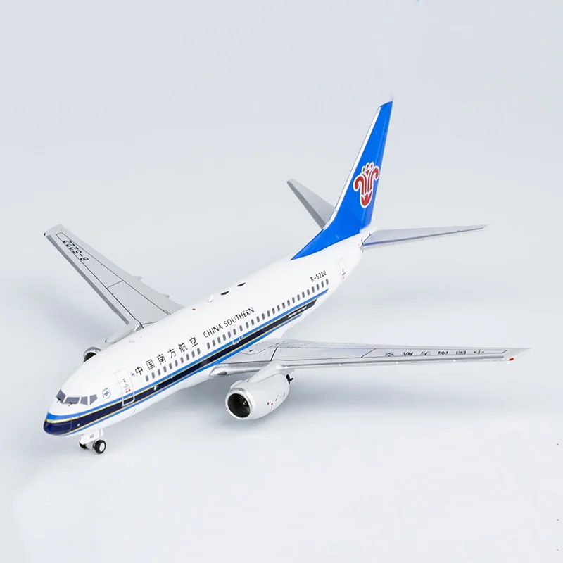 

Diecast Scale 1/400 77036 China Southern Airlines B737-700 B-5222 Alloy Passenger Aircraft Model Finished Collectible Toys Gifts