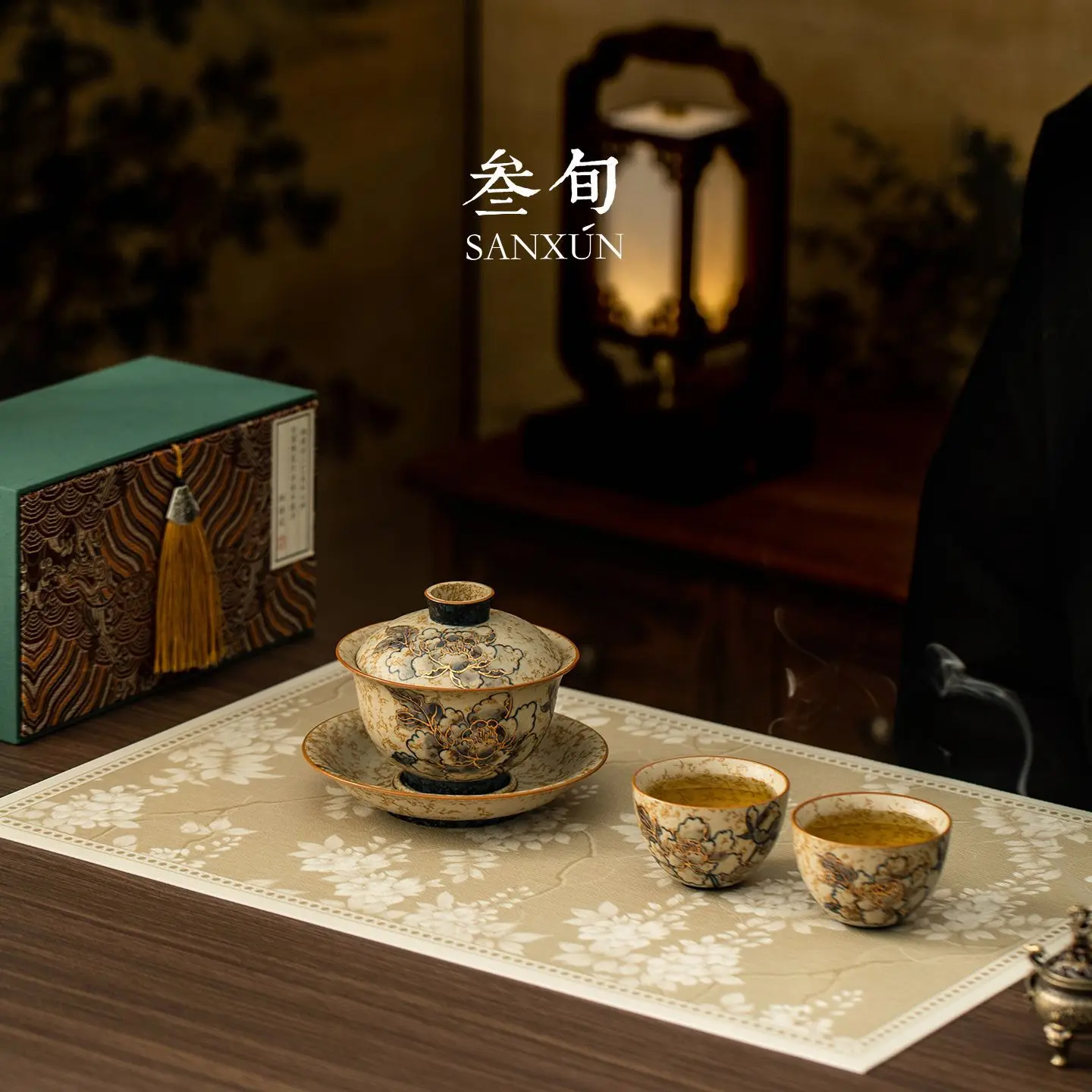 

30-Year-Old Qinghua Firestone Red Hand-Painted Gold-Decorated Master Kung Fu Set Tea Tasting Cup A New Year Gift For Elders