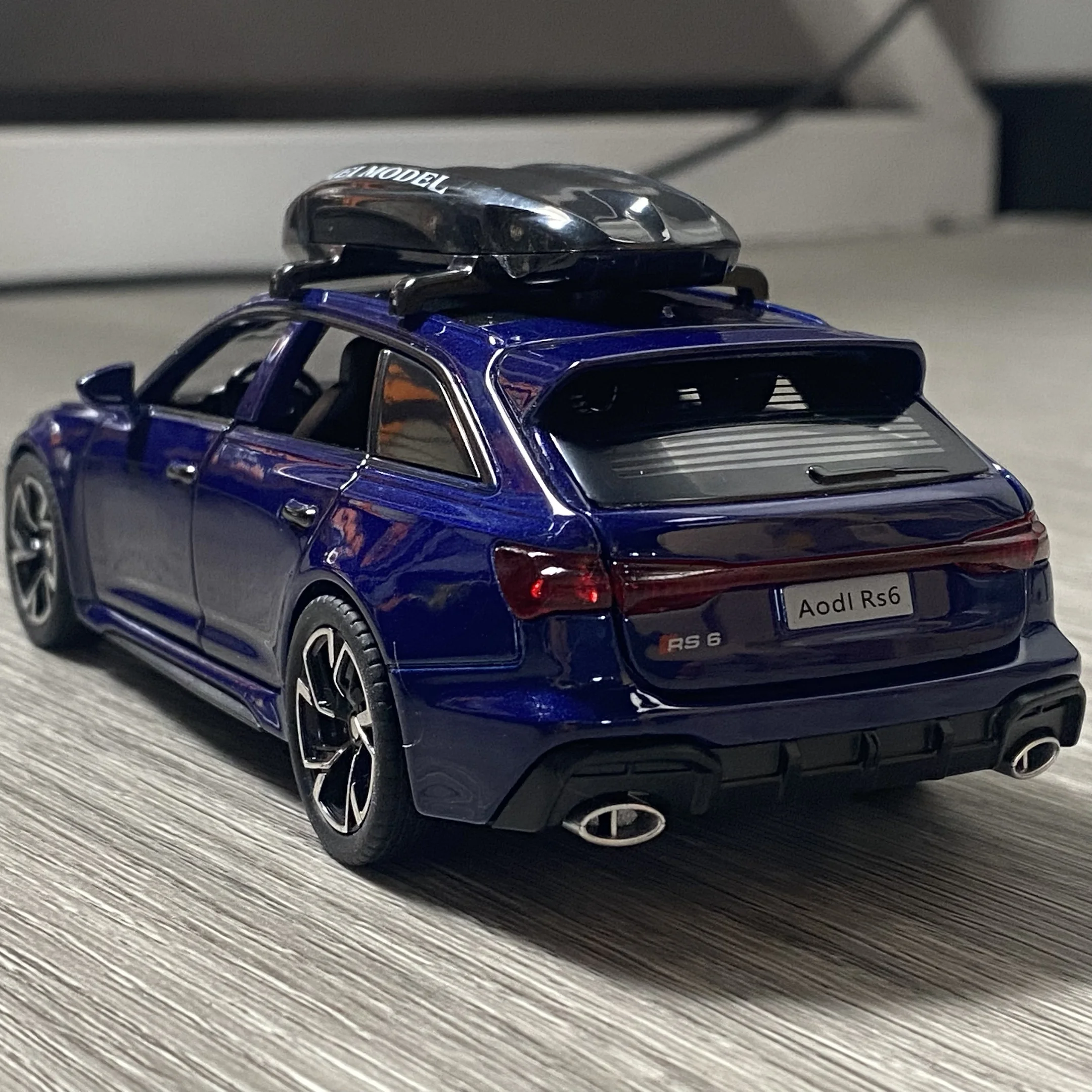 1:32 Audi RS6 Avant Diecast Metal Car Toy
