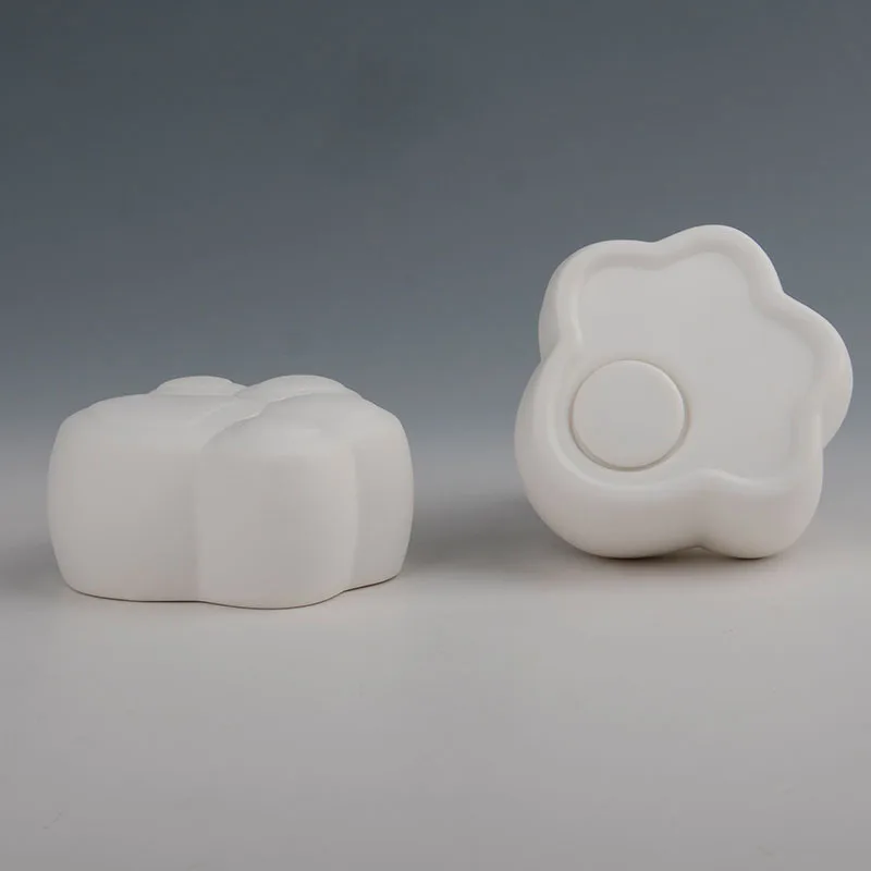 Creative Pet Cremation Urn, Dog Cat Paw Print Shaped, Ceramic Material, Sealed Jar, Pet Ashes Storage Box, Simple White, 320ml