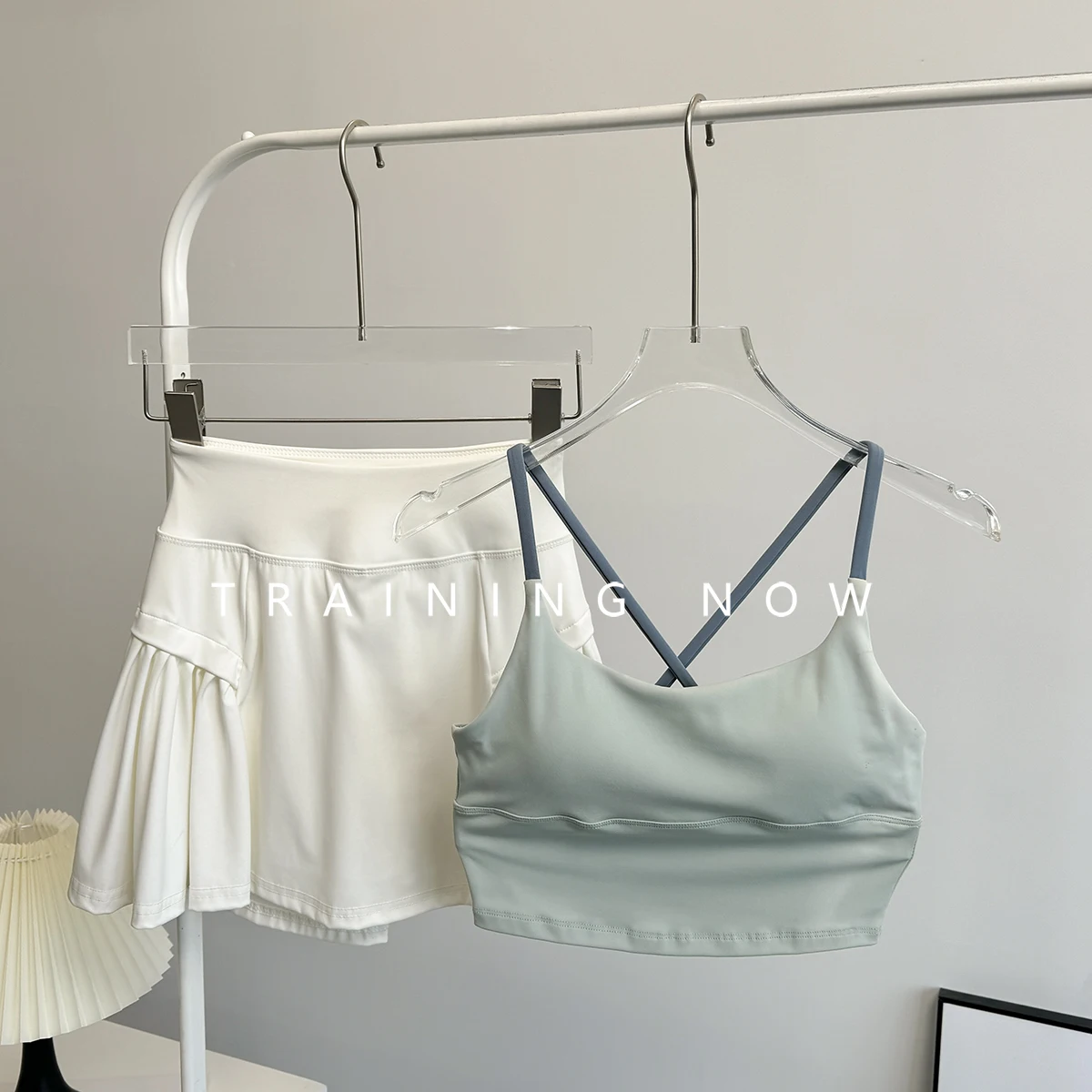 

Спортивный костюм для женщин в летнем тренажерном зале, бюстгальтер для бега и сборки, красивая спина и вид, стильный и тонкий костюм для йоги для пилатеса