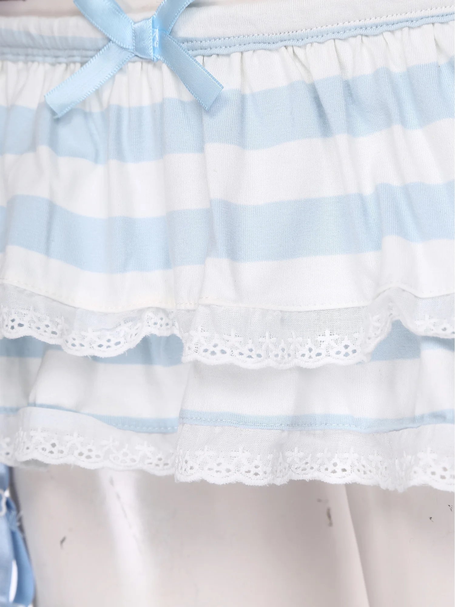 Sexy Dames Culottes Korte Rok Anime-stijl Minirok Ingebouwde Slips Gelaagde Gestreepte Zoom met Kanten Rand Boog Decor Jarretels Riem