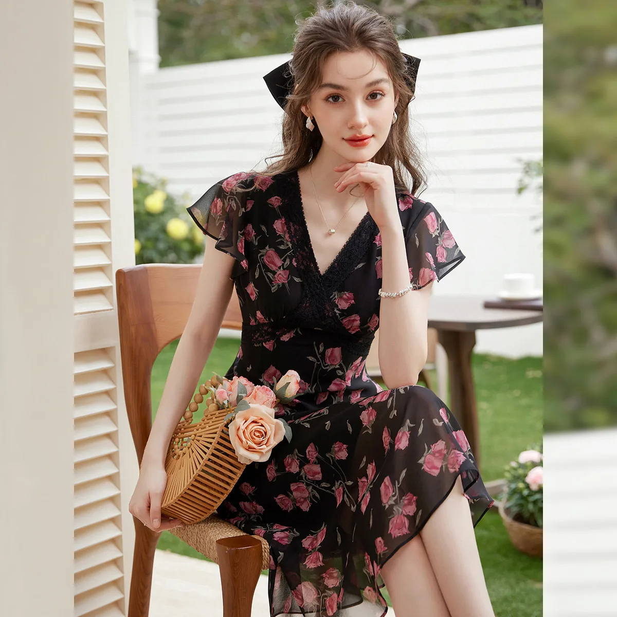 LOUIS YAO Retro Romantic Contrast Floral Dress 2026 Summer V-Neck Slim Fit Elegant Printed Dress Date Commute Women's Dresses