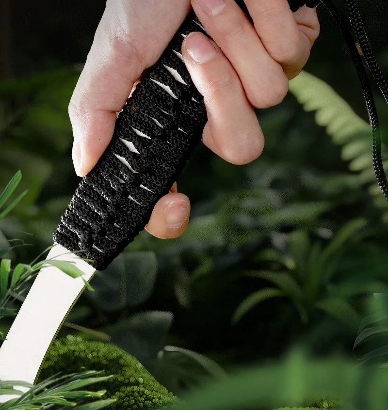 Hoge kwaliteit buitenbijl Multifunctionele handbijl Draagbare op een voertuig gemonteerde redding Wildernis Zelfverdedigings- en overlevingstool