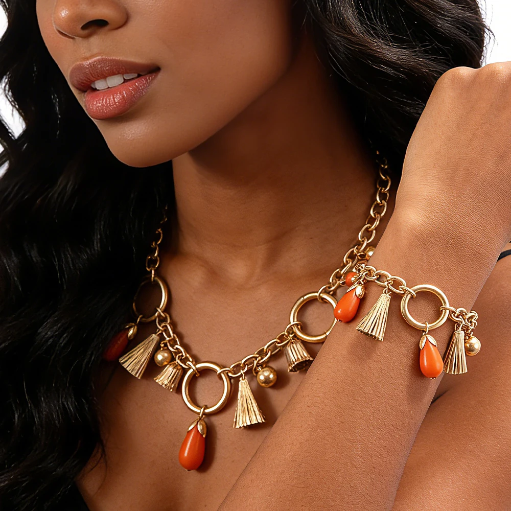 Lebendiges Quasten- und Perlen-Set, ein auffälliges Accessoire, ideal für ein Brunch-Date, stilvolle Outfits, um unanstrengenden Charme und Dimension zu verleihen.