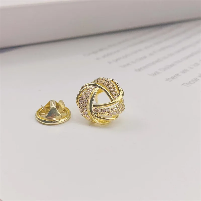 Cartoon Cute Snail Brooch for Women Cat\'s Eye Stone Animal Brooches Anti-glare Lapel Pin Fixed Clothes Pins Sweater Coat Clothin
