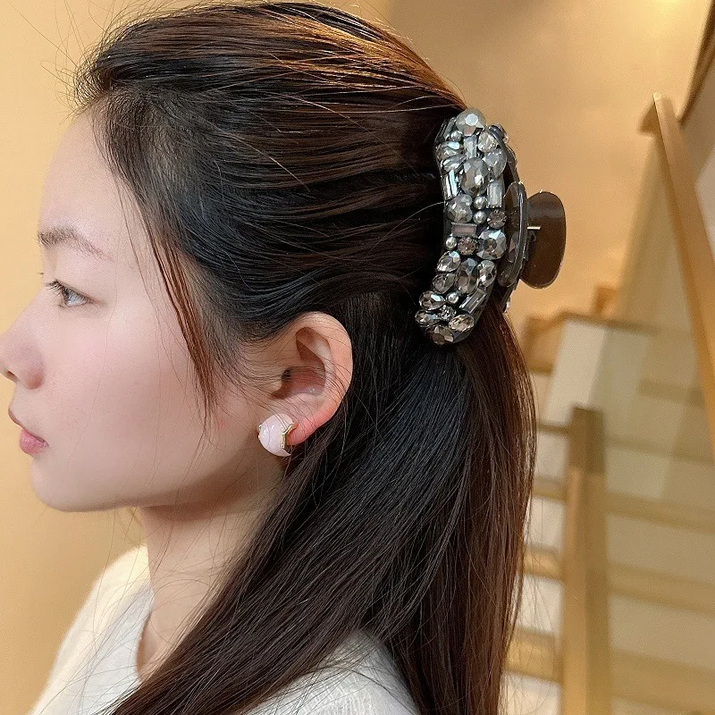 Flash Diamond Light Clip di squalo di lusso Clip media squisita e semplice Clip per capelli sulla testa posteriore Elegante copricapo per capelli a disco Forcina