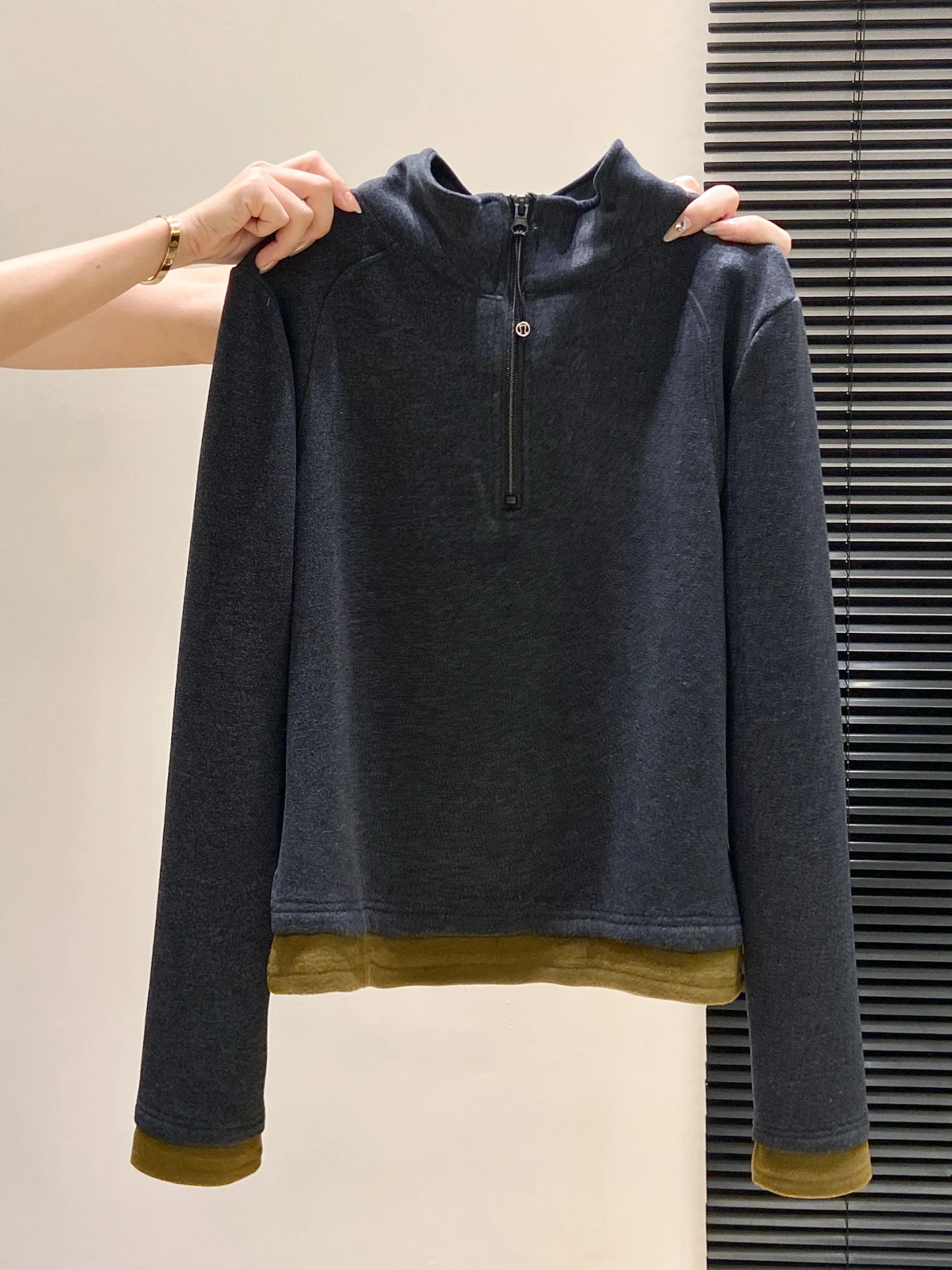 

Утепленный двусторонний бархатный лонгслив с молнией для женщин, весенняя новинка, дизайнерский топ с цветовыми блоками, премиум-класс