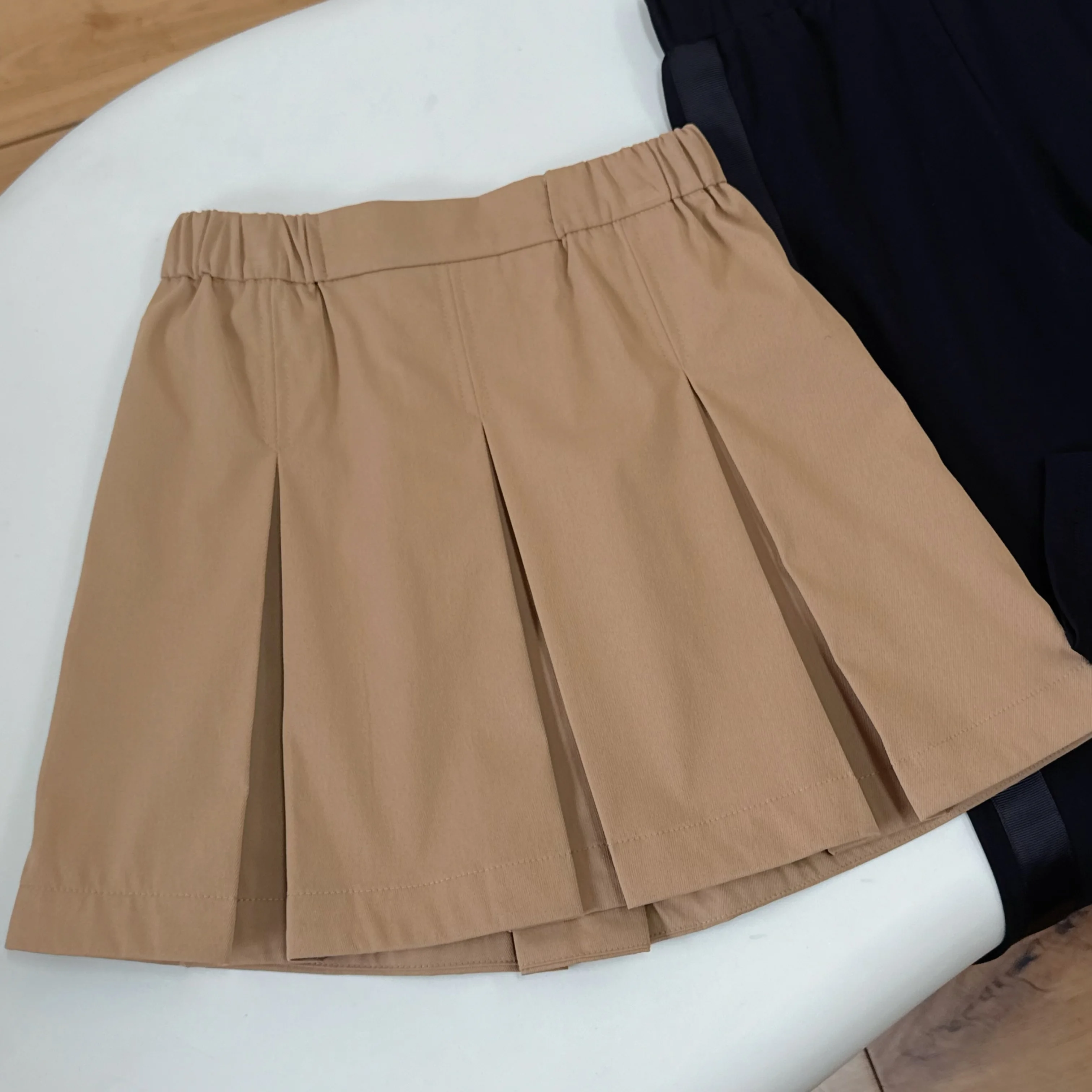 

Autumn New Girls Khaki Pleated Skirt