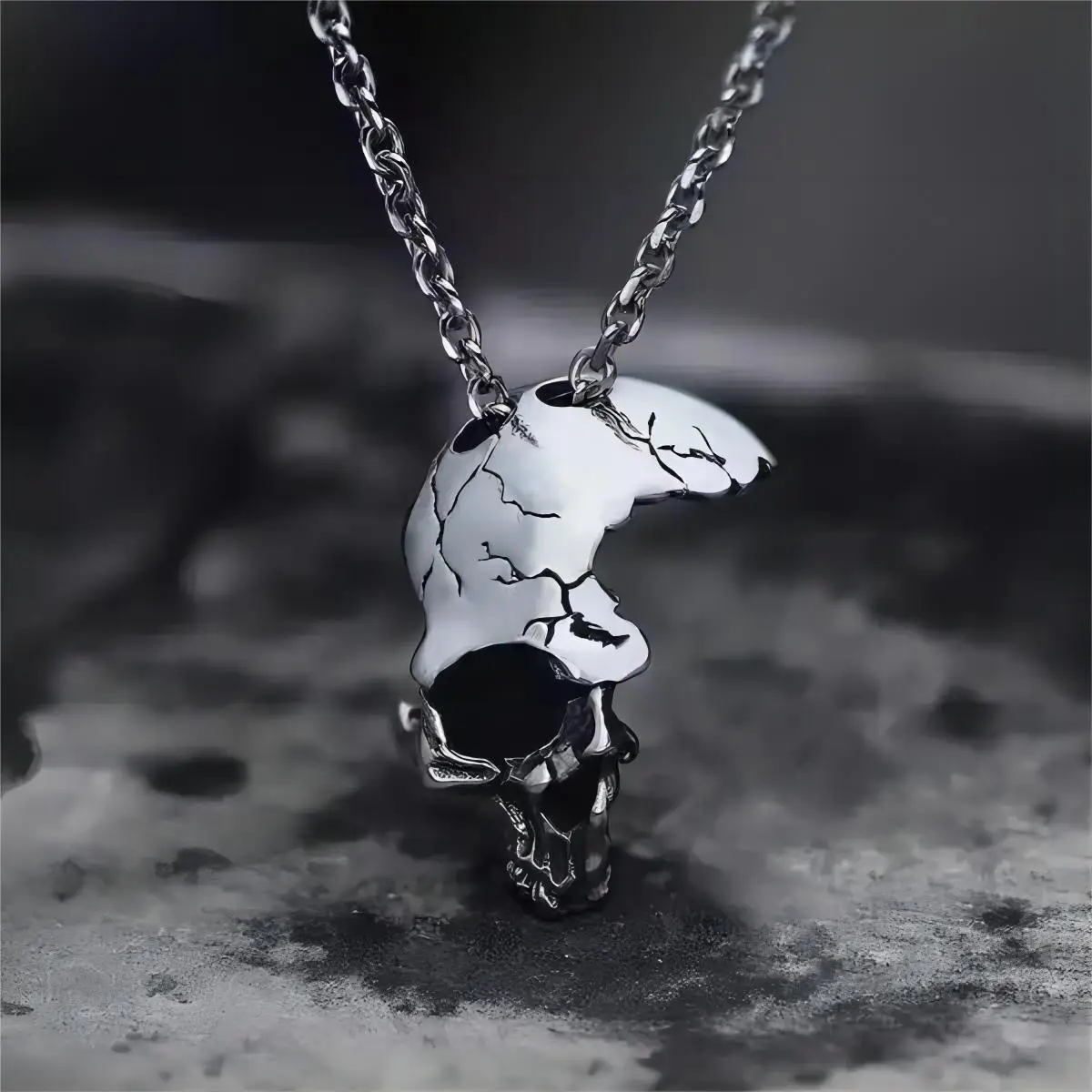 Broken Half Face Skull Pendant Necklace Men'S Fashion Locomotive Rock Punk Jewelry Antique Sweater Necklace