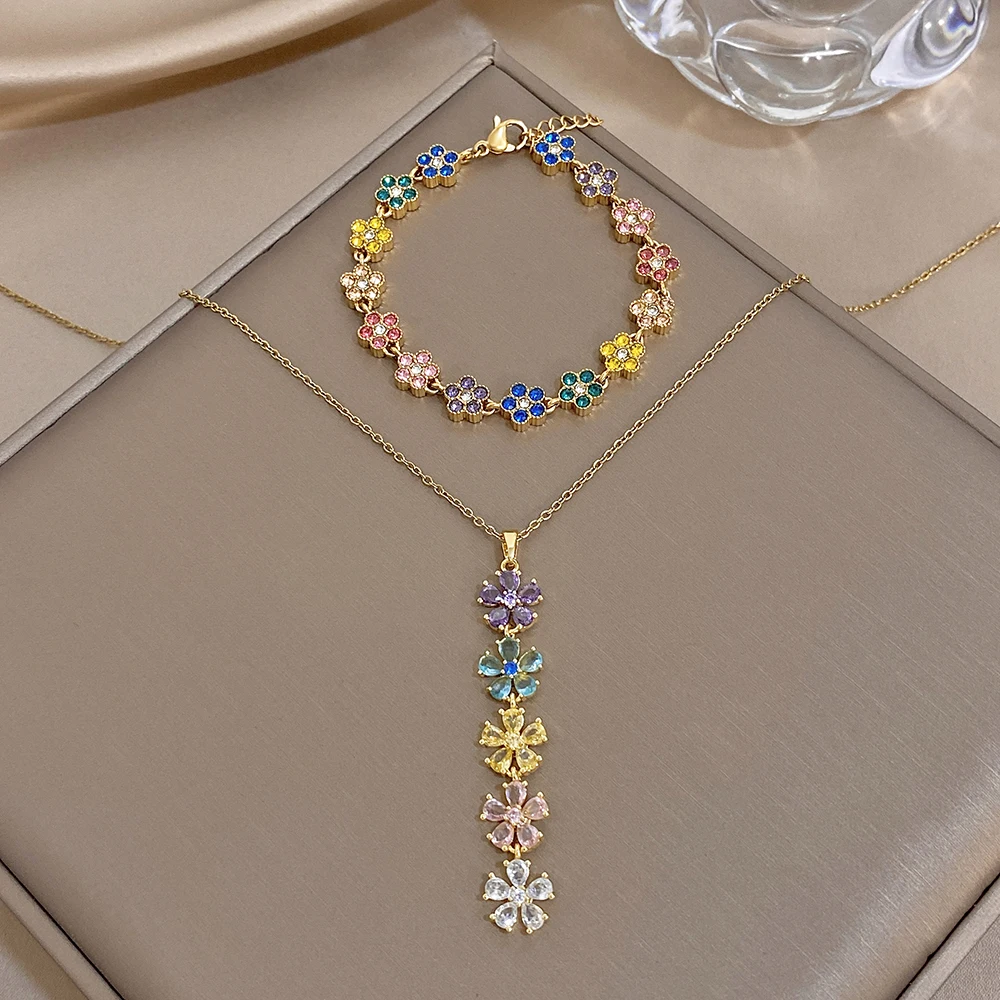 AENSOA Buntes Blumenarmband, vergoldeter Edelstahl, Regenbogen-Zirkonia-besetzte zarte Armbänder, Halsketten-Schmuckset für Damen – Detail 4