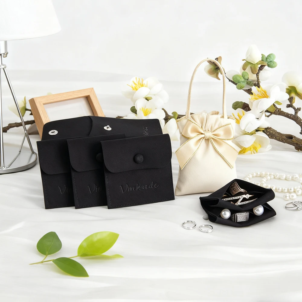 

Microfiber Snap Button Pouch Black Wedding Favor Bags Custom Logo Velvet Jewelry Ring Brooch Necklace Packaging Organizer Sack