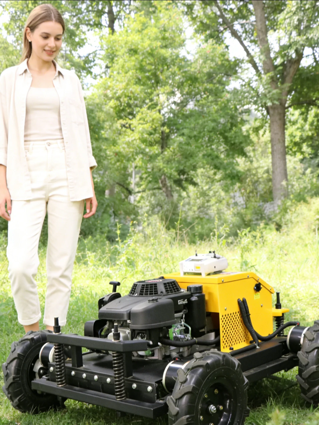 

Индивидуально настраиваемая газонокосилка на колесах для работы на любой местности, сертифицированная CE и EPA, сельскохозяйственная роботизированная газонокосилка с дистанционным управлением и резиновыми колесами.