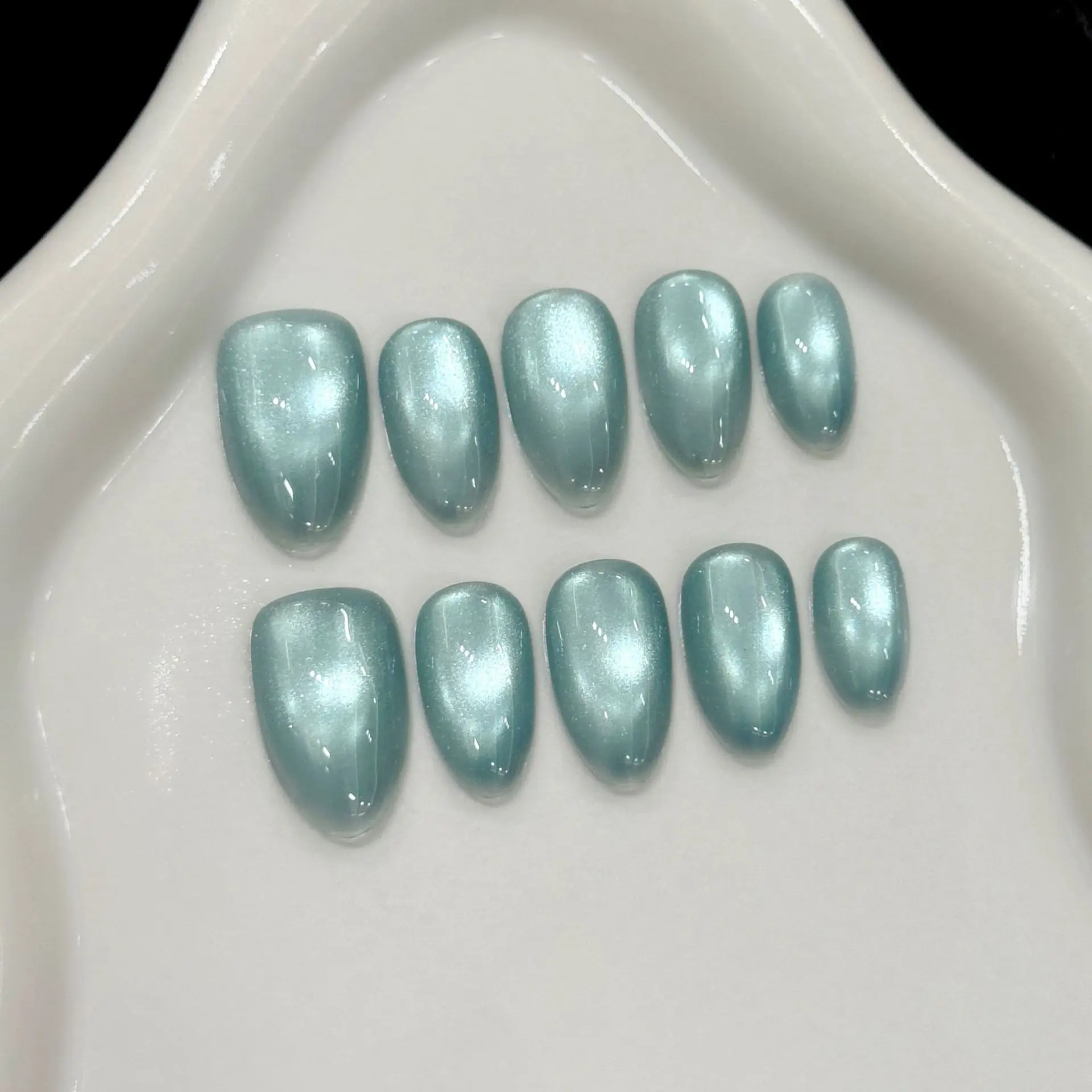 

10pcs Simple Daily Handmade Press On Nails Flash Blue Glass Beads Cat's Eye False Nails Cute Almond False Nail For DIY Manicure