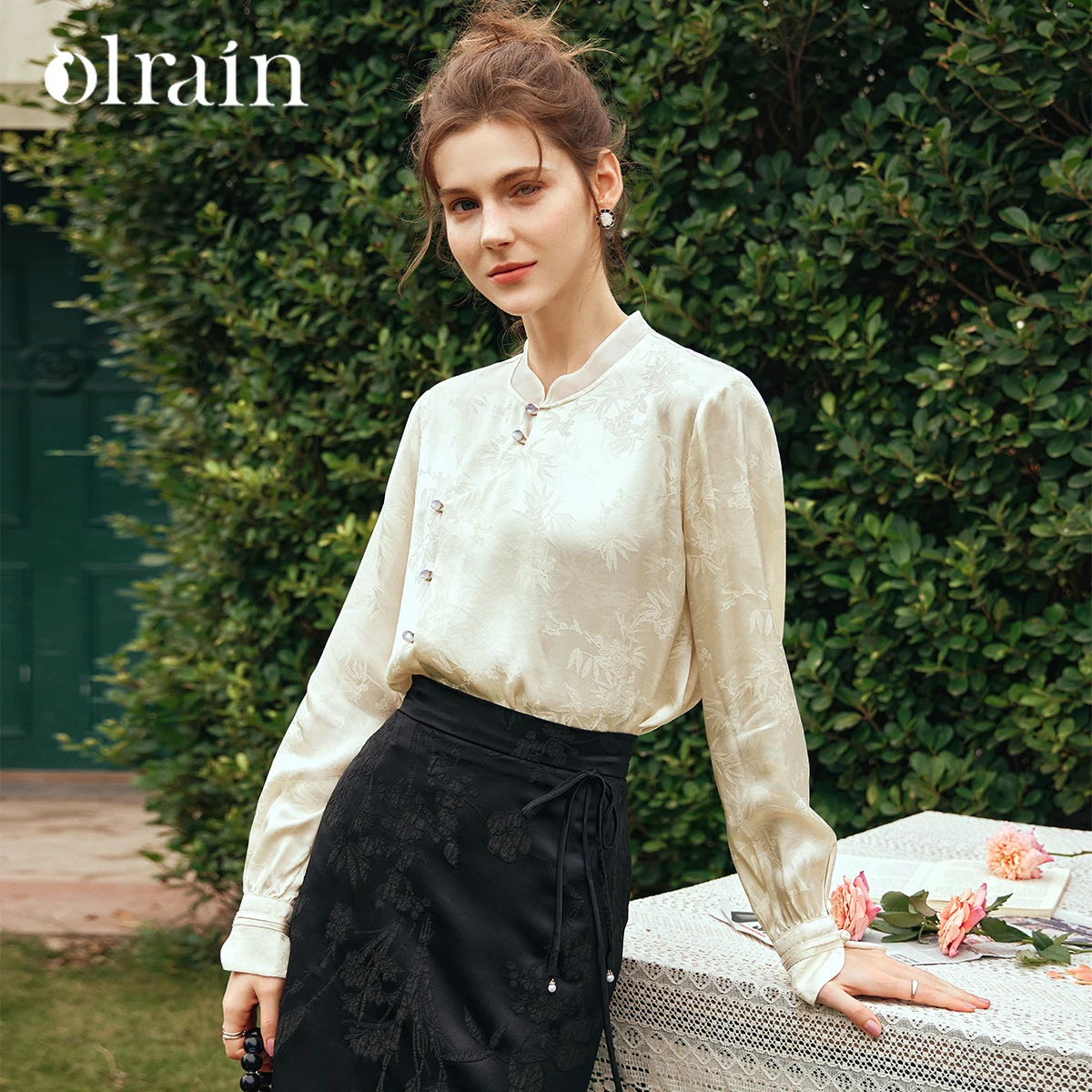 

OLrain Women's New Chinese Light National Style Button Shirt Autumn 2025 New Apricot Stand-Up Neck Shirt Top O24CX89133