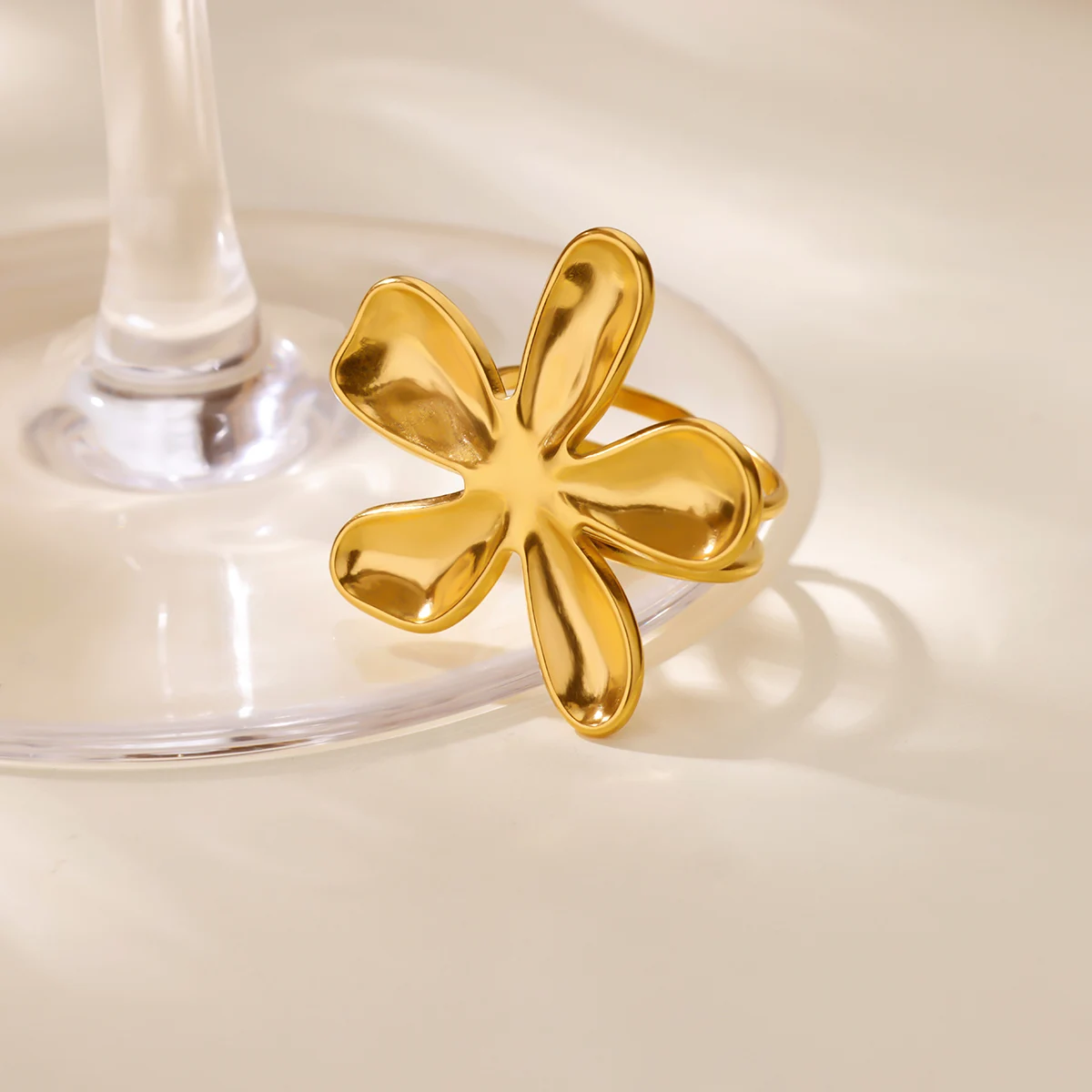 الفولاذ المقاوم للصدأ زهرة خواتم للنساء الفتيات 18K مطلية بالذهب زهرة حلقة مفتوحة 2025 العصرية الجديدة مجوهرات مقاومة للماء هدايا الزفاف