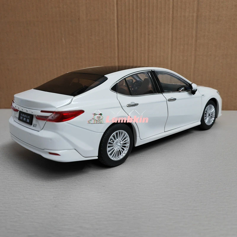 1:18 'T'-Brand CAMRY 2024 Alloy Simulation Car Model Gift Birthday Collection Ornament