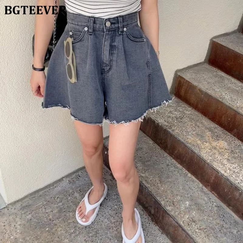 

Шорты женские джинсовые с широкими штанинами, высокой талией и карманами