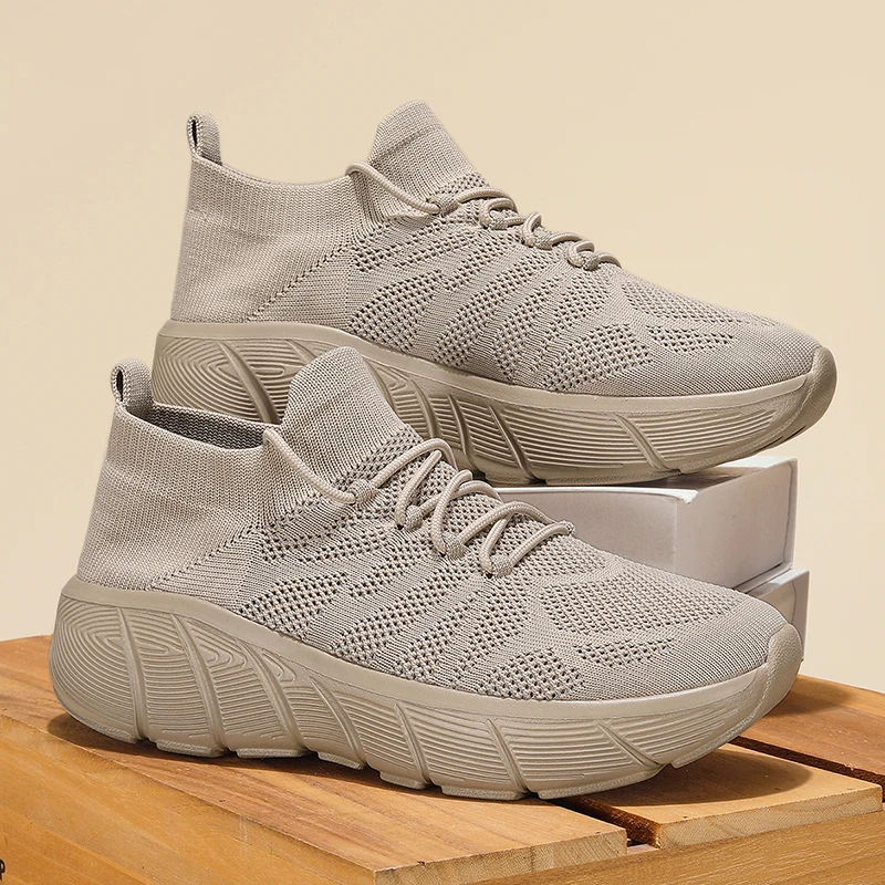 

Unisex Sports Shoes 2025 Summer New Mesh Breathable Soft Sole Sneakers Flat Comfortable Outdoor Running Shoes for Men Women