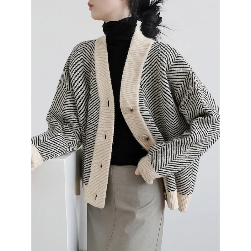 2023 New Spring Autumn and Winter Vintage V-neck Knitted Stripes Lazy Relaxed Relaxed Thick Versatile Women's Sweater Cardigan