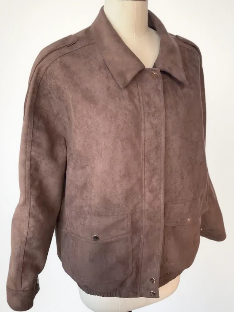 Vintage-Jacke aus massivem Kunstwildleder mit Reißverschluss für Damen, modisch, elastische Taille, Taschen, Reverskragen, locker geschnittener Mantel, Damen-Alltags-Street-Outfit. – Detail 13