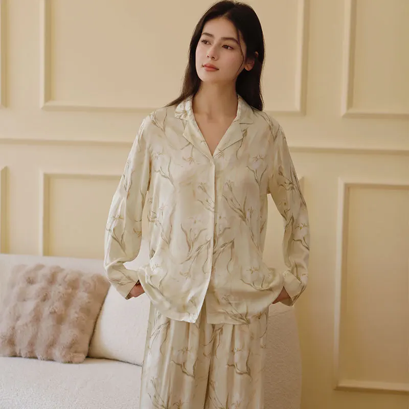 

Women's Satin Beautiful Elegant Lily Printed Lapel Pajama Set Spring Long Sleeve Trousers Viscose Loungewear 2 Piece Pajamas