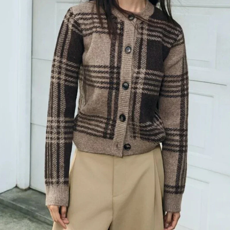 

Casual Button Knitted Sweater Plaid Pattern Design Elegant Knit Winter Women's Clothing Knitwear Female Long Sleeves Coat