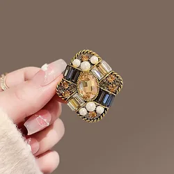Vintage Baroque Style Rhinestone Pearl Brooches for Women Men Color Crystal Lapel Pins Clothing Accessories Jewelry