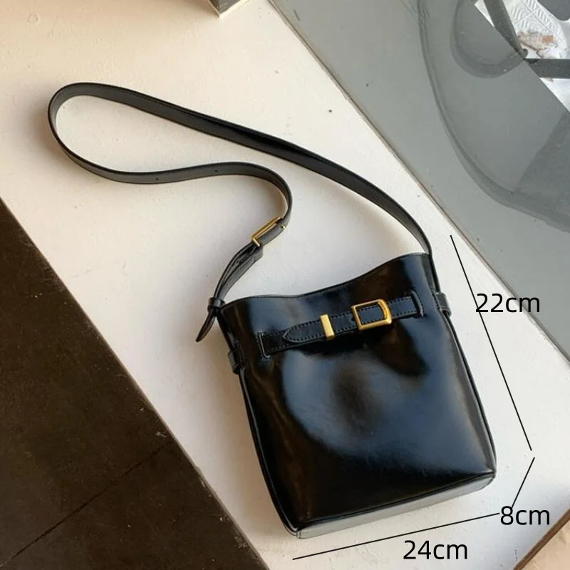 New Fashion Bucket Bag Shoulder Bags Oil Wax Skin Solid Academy Style Leisure Versatile High Capacity Commuter Crossbody Bags