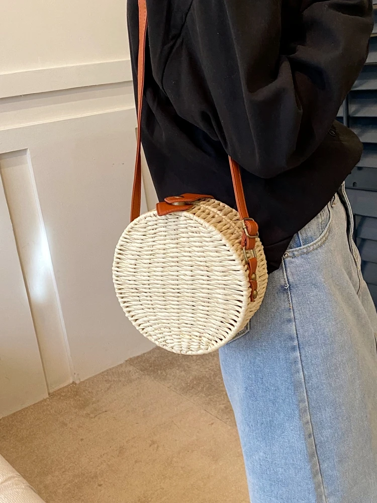 Korean Circular Woven Bag 2023 New Summer Women\'s Exquisite Lock Design Straw Woven Bag Beach Vacation Fashion Crossbody Bag