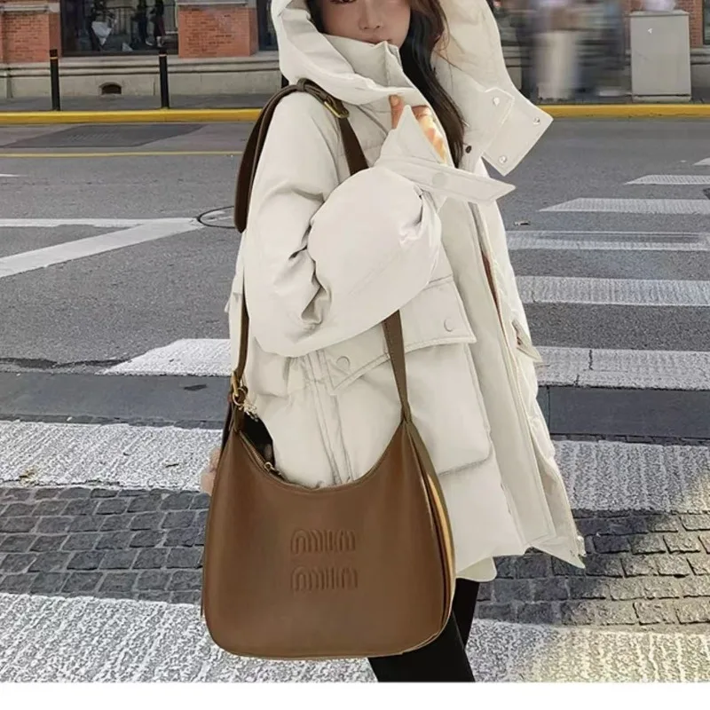 

Новая модная укороченная пуховая куртка 2026 года в стиле «сладкий ветер», женская зимняя свободная куртка-пуховик с капюшоном