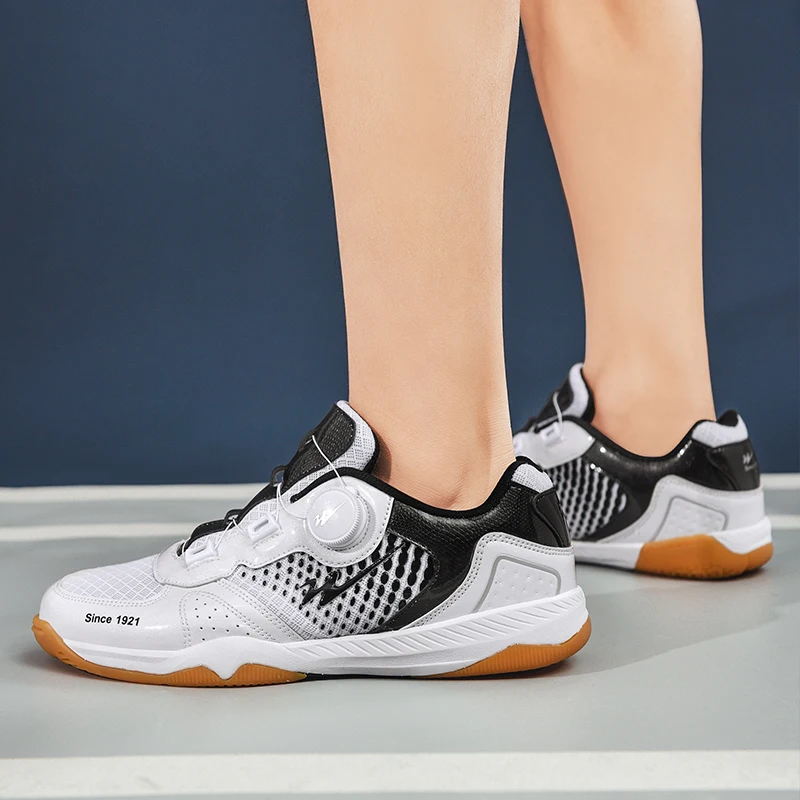 

2025 New Table Tennis Shoes Outdoor Mesh Breathable Men's and Women's Fitness Badminton Tennis Shoes