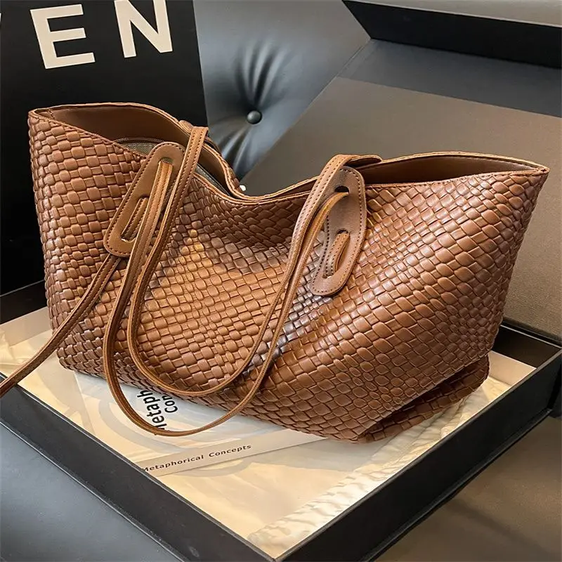

Light Soft Leather Packager Versatile Commuter Bag Women Versatile Fashion 2026 New Summer Work Leisure Shoulder Tote Big Bags