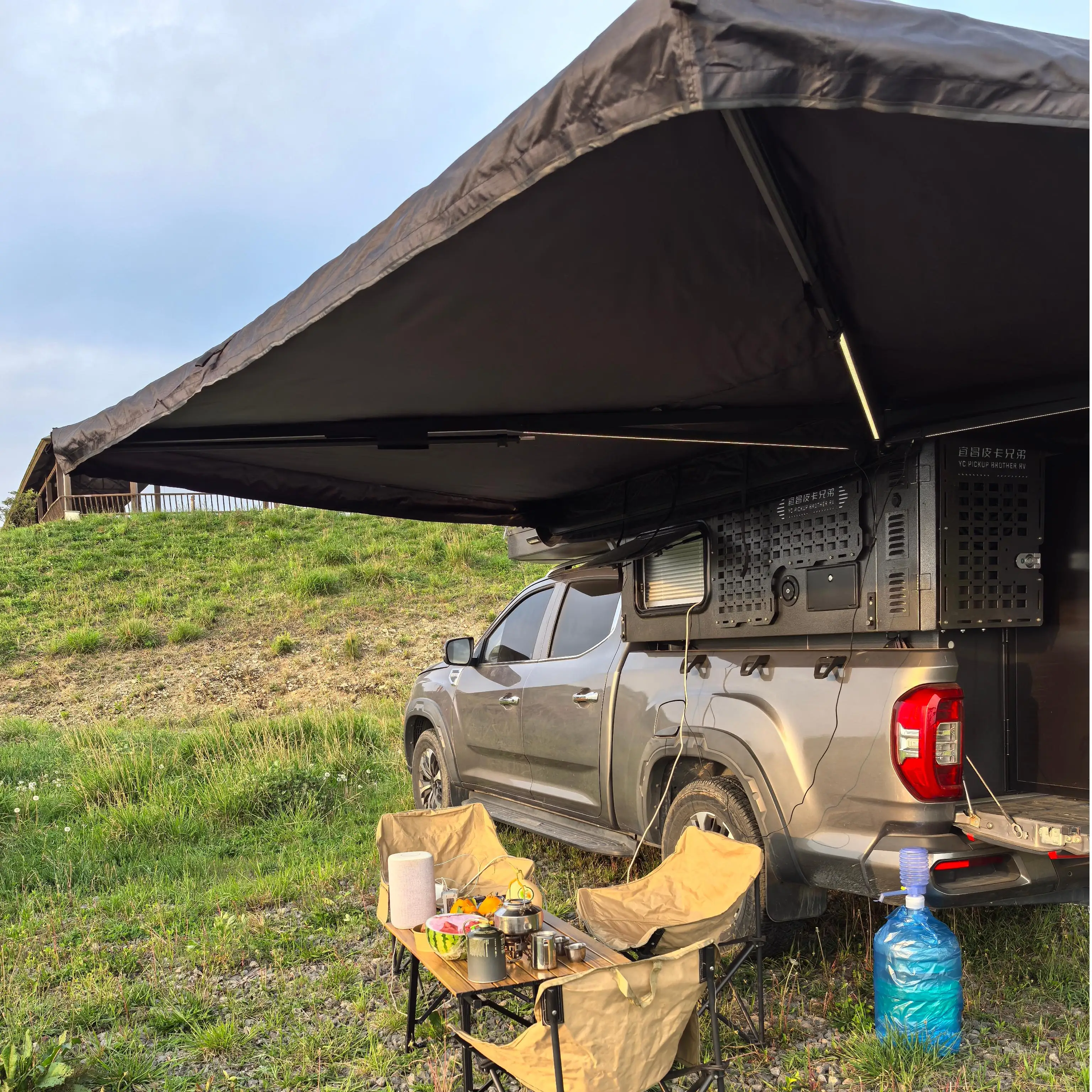 Modern Pickup Truck Camper RV Caravans Lightweight Outdoor Off-Road Travel Trailer for Camping
