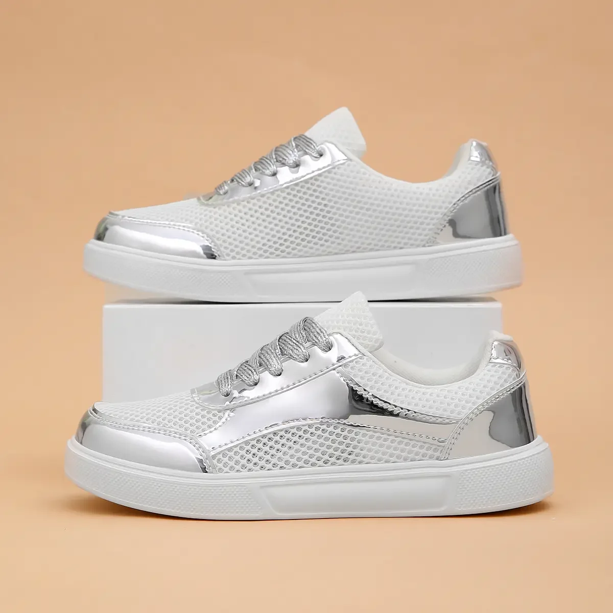 Women's Casual Board Shoes Fashionable Breathable Mesh Flat Sports Shoes Lightweight and Shiny Silver Women's Shoes New Style