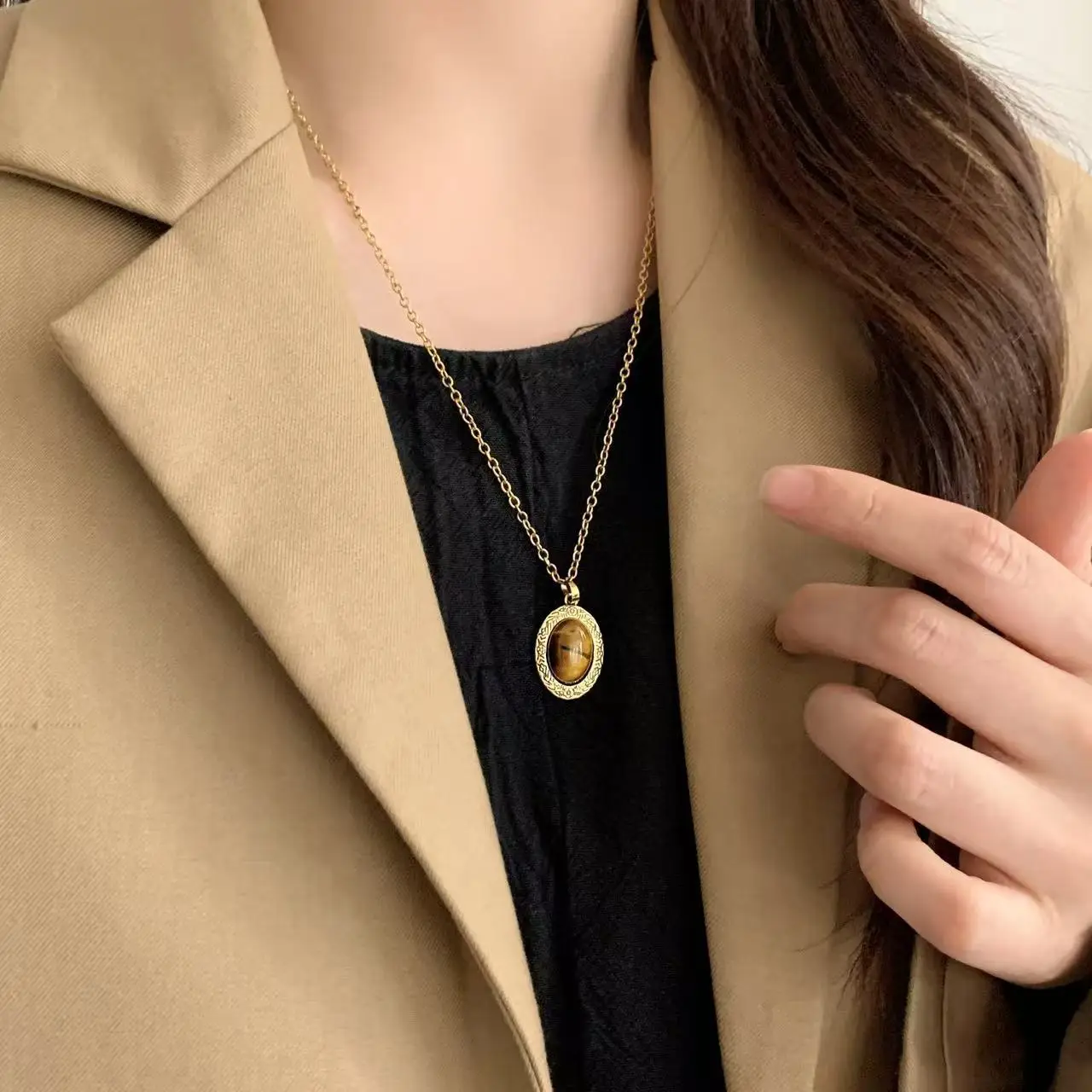 Tiger Eye Stone Necklace Color Changing Choker Length Silver Tone Alloy Lightweight Unique Elegant Premium Versatile Jewelry