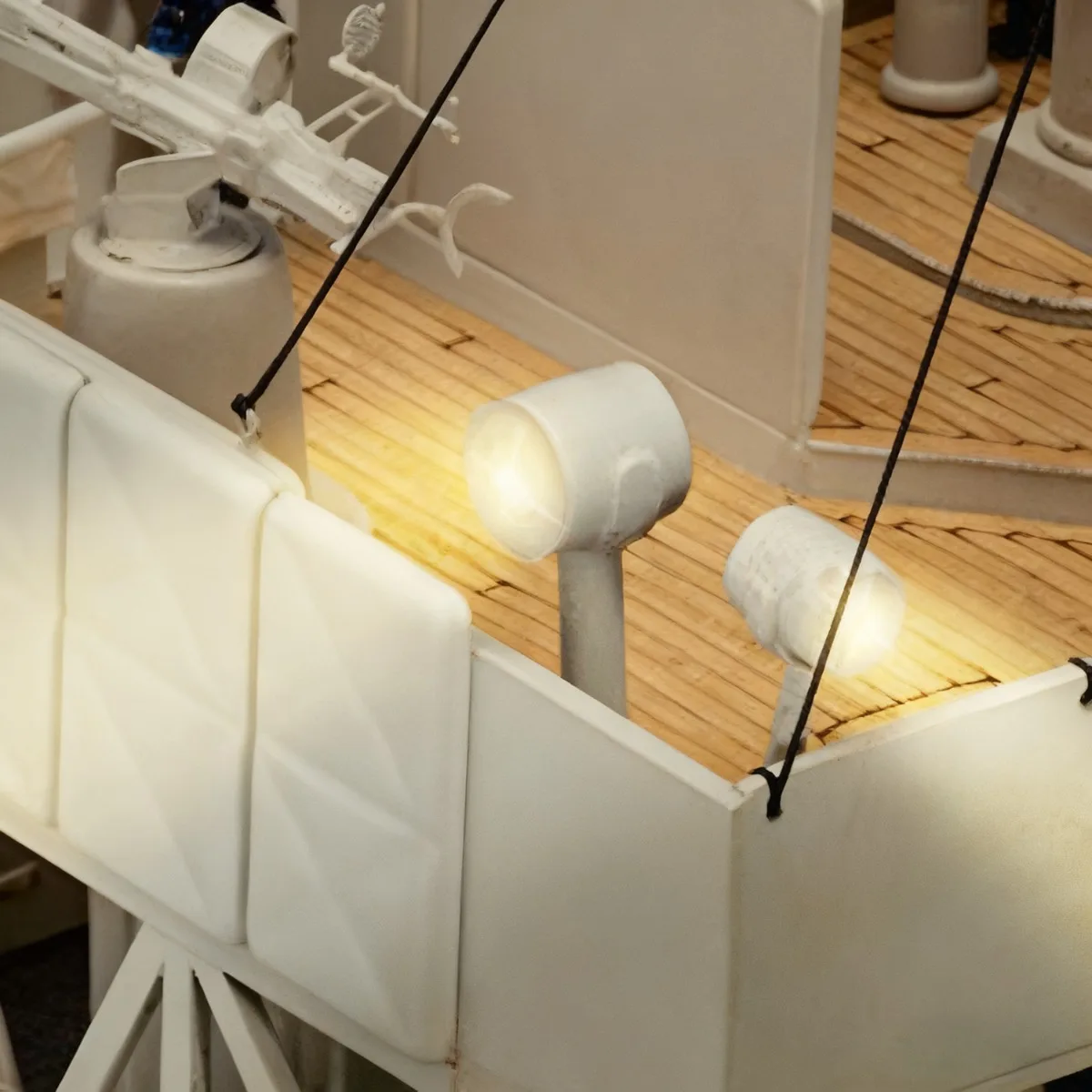 1/72 ريفيل زهرة فئة الفرقاطة التجمع نموذج 88.2 سنتيمتر مجهزة بأضواء السفن نموذج ثابت السفينة لعبة مجموعة نادرة #4