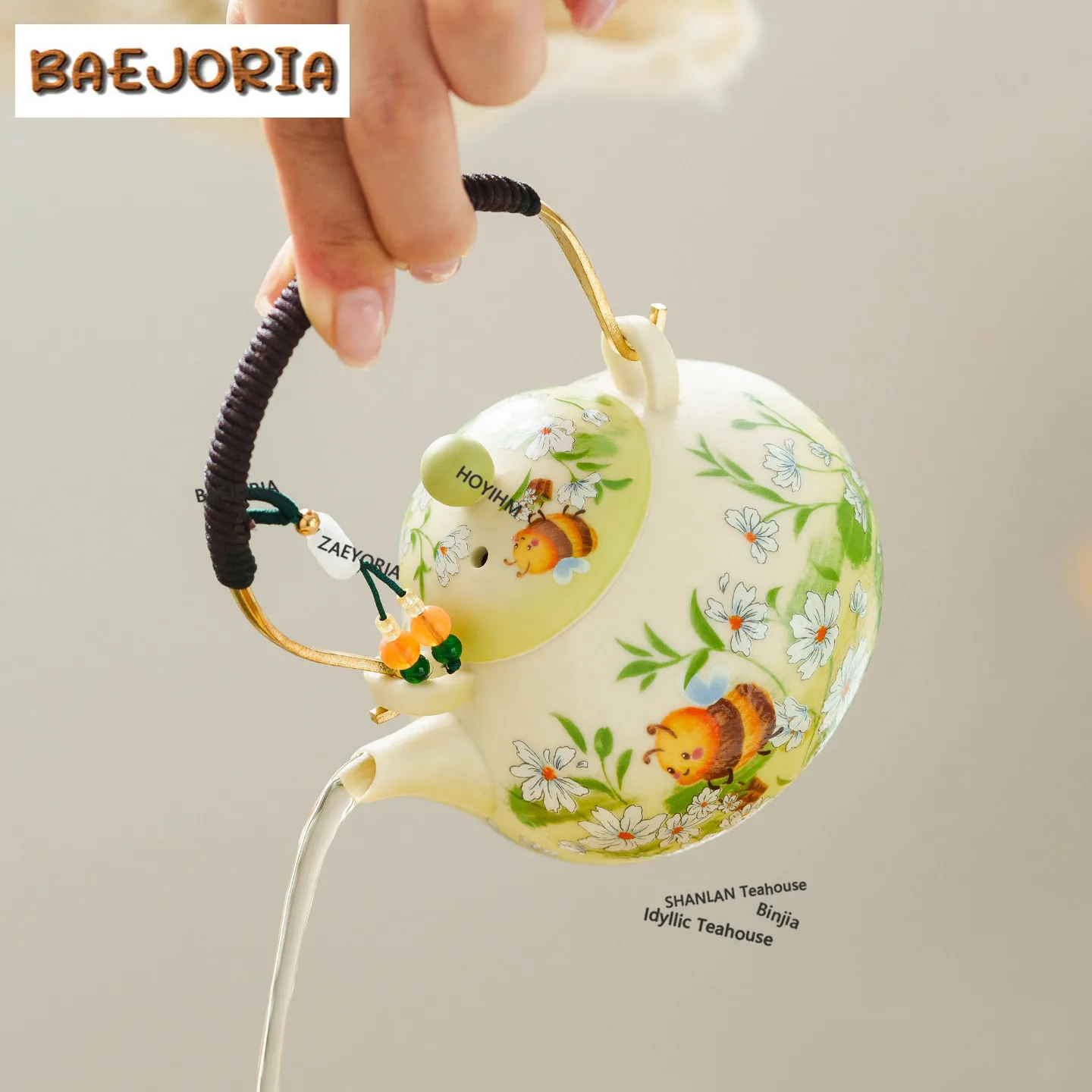 BAEJORIA 125ml Decal Bees Flowers Teapot Luxury Tea Infuser Pot Tea Brewing Kettle with Ball Hole Tea Items Decoration