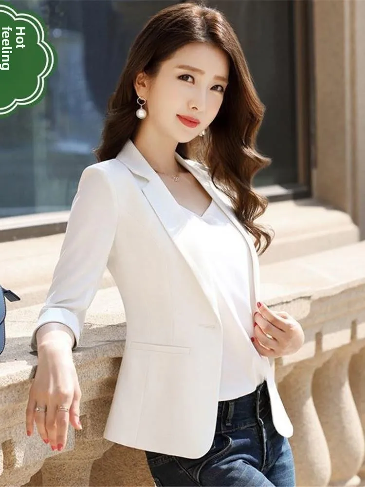 

Bla ort Тонкий летний повседневный белый костюм для отдыха Женский костюм CleanFit Китайское происхождение Seven Sve на одной пуговице с зажимом